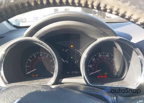 2013 Toyota Highlander Se V6 z USA, uszkodzony, nr VIN 5TDZK3EH5DS114788